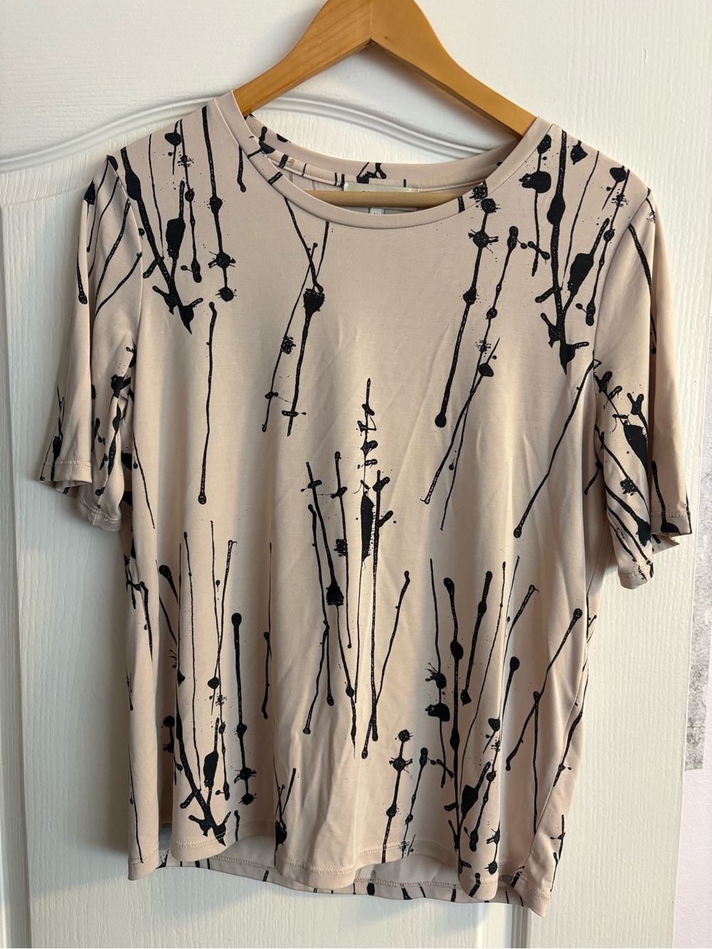 Beige Tee with Black Abstract Splatter Print, Medium
